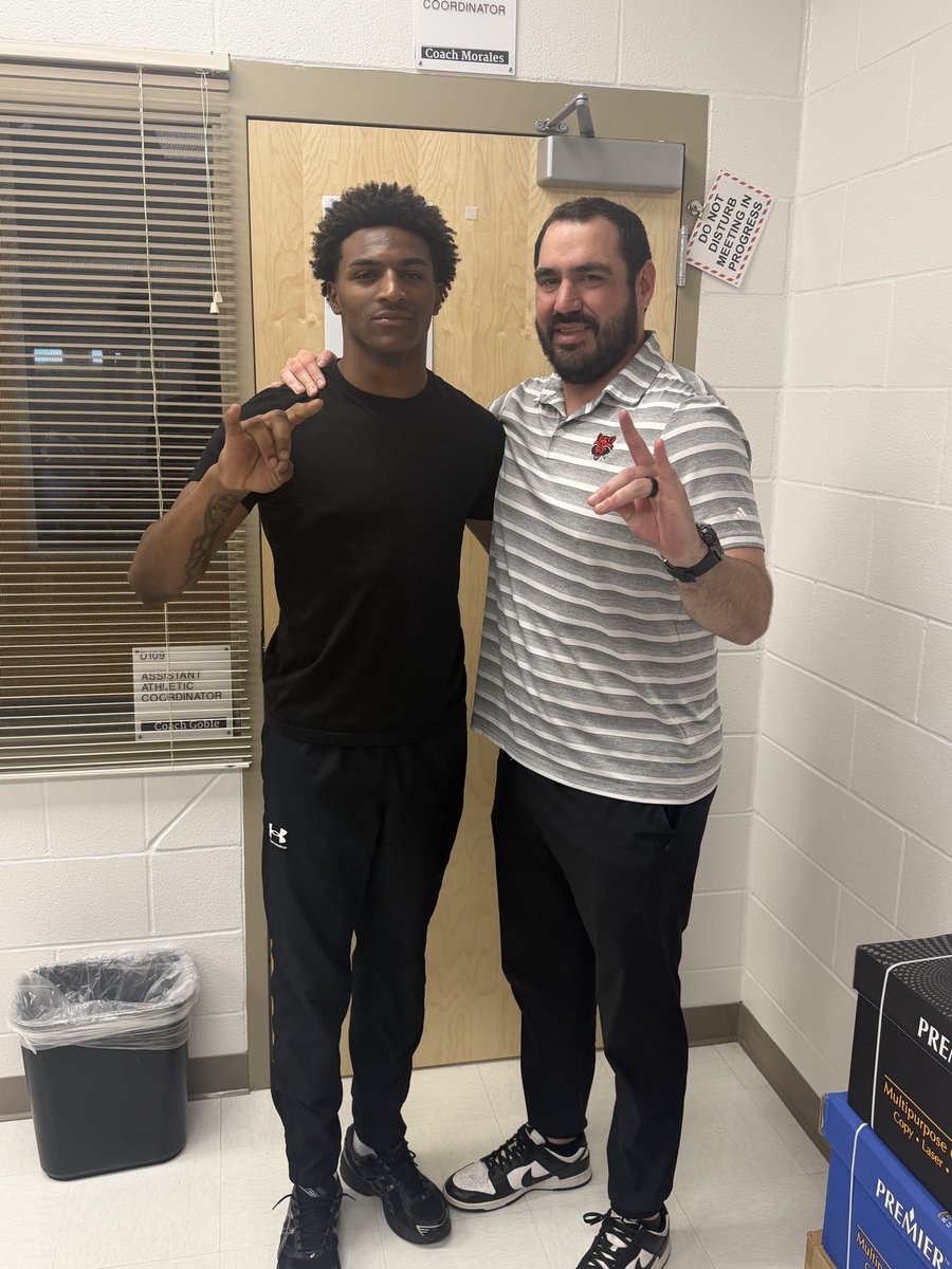 CamGradyy's tweet image. #AGTG After a great conversation with @CoachAltman I’m grateful to receive a D1 scholarship offer from Arkansas State University @ArkansasStateFB @CoachButchJones 🐺🔴⚫️  #AState #WolvesUp #RedWolves #PackMentality 

@Rivals @TheUCReport @BDammone @On3 @210Preps @PrepRedzoneTX