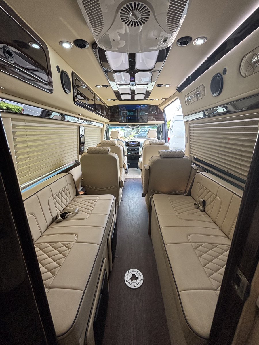 mercedesofknox's tweet image. Now available just in time for summer! Built on a Sprinter chassis - Avenger Series RV assembled by Prime-Time Specialty Vehicles. Definitely need to see in person!

*Reclining Captain's Chairs
*Restroom
*Dual TVs
*Sink/fridge/microwave

#sprinter #rvlife #vanlife #luxuryrv