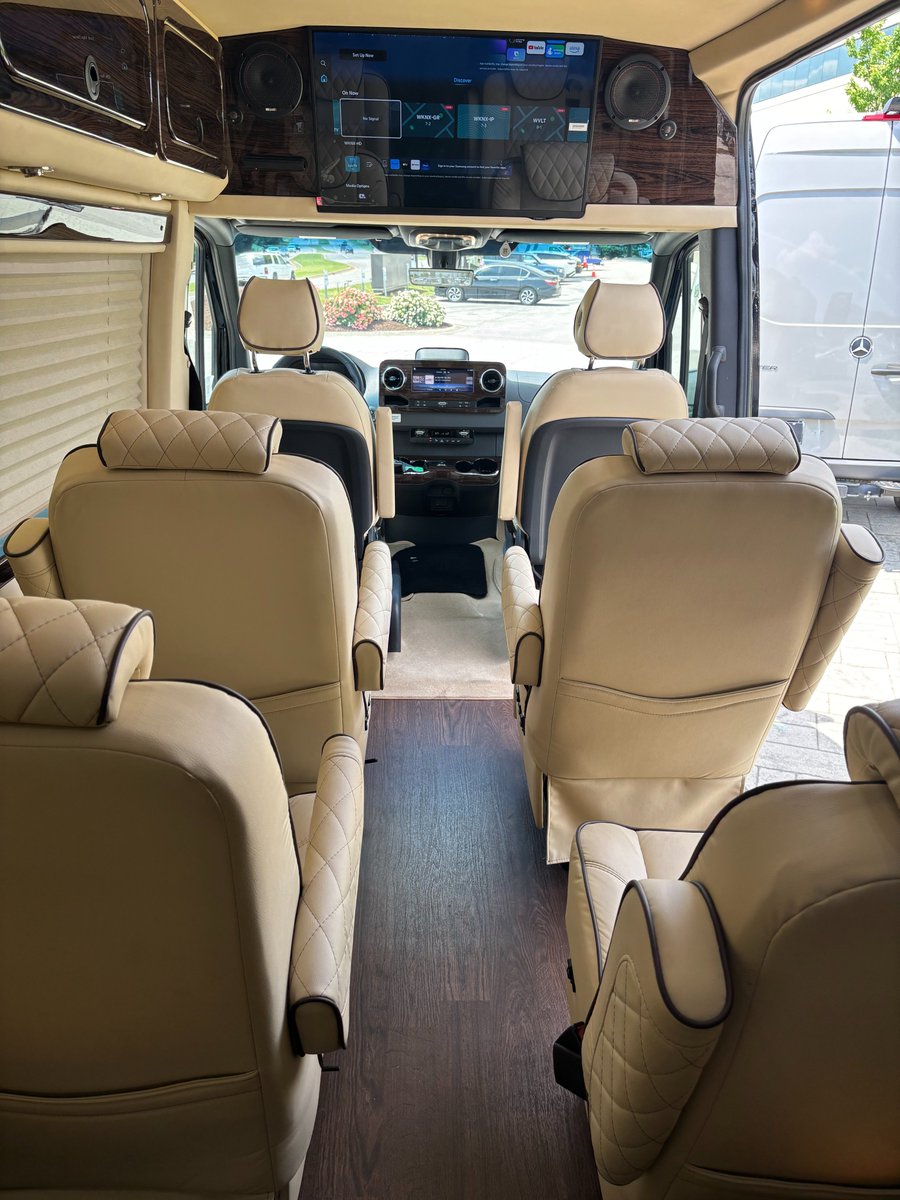 mercedesofknox's tweet image. Now available just in time for summer! Built on a Sprinter chassis - Avenger Series RV assembled by Prime-Time Specialty Vehicles. Definitely need to see in person!

*Reclining Captain's Chairs
*Restroom
*Dual TVs
*Sink/fridge/microwave

#sprinter #rvlife #vanlife #luxuryrv