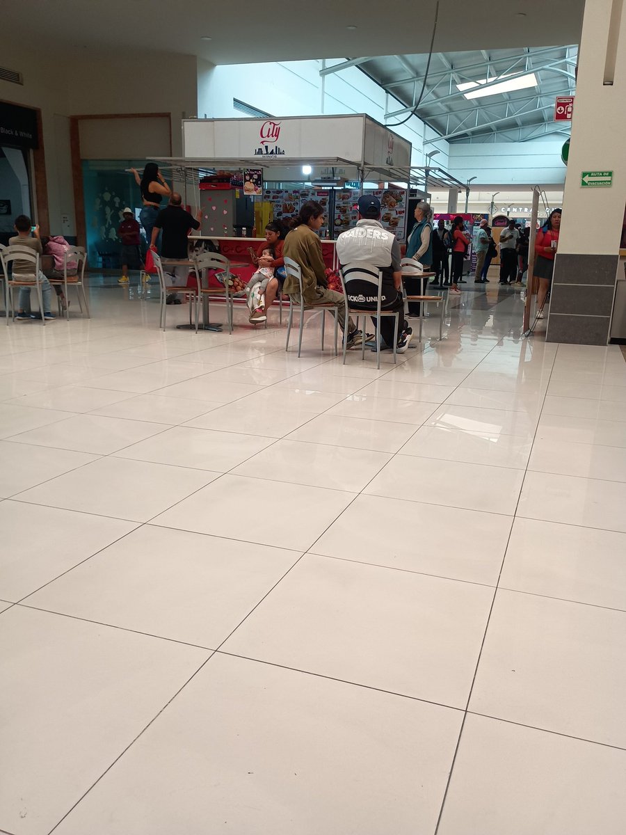Ahorita que está fresco salimos alguien sabe dónde estamos pista es Ixtapaluca y llevo esa blusa