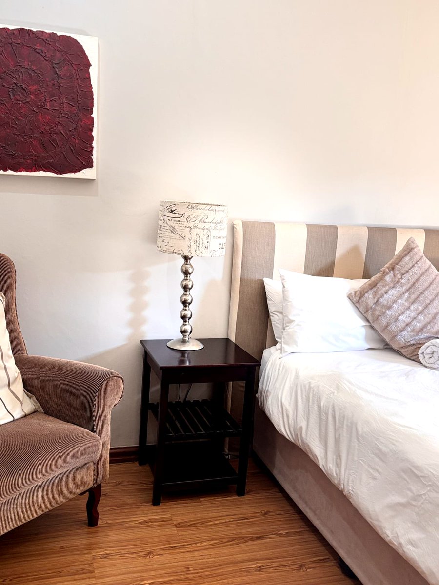 HouseHurlingham's tweet image. 2.9km from Sandton City.

a slice of Peaceful Living. 

📧 bookings@hurlinghamhouse.co.za 
📱 WhatsApp: 065 046 0436 
🌐 hurlinghamhouse.co.za 
📍 41 Iona Dr, Hurlingham, Sandton, 2070

DM to book for #MothersDay

#HH #Holiday #Travel #Sandton