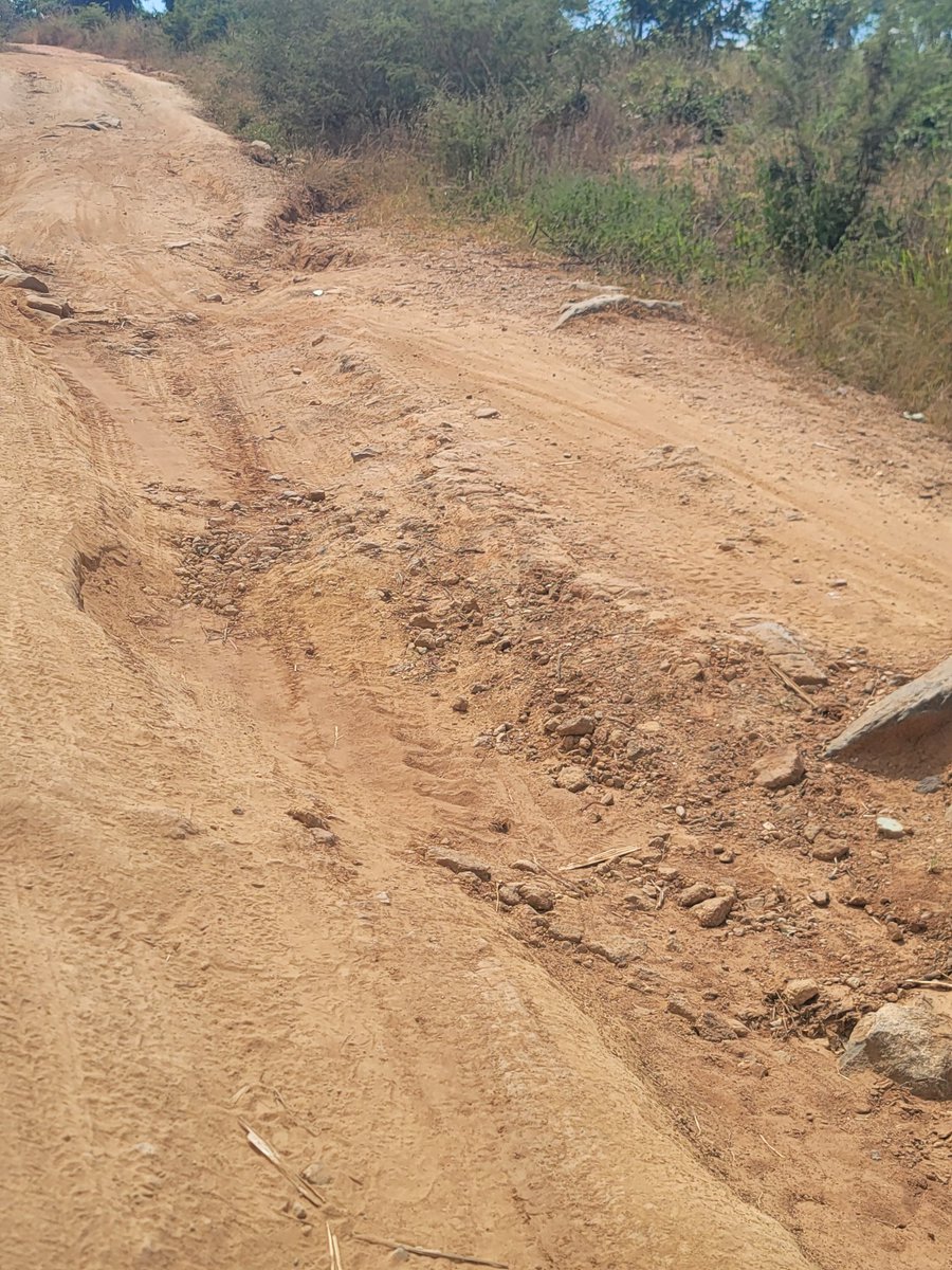 tgapu's tweet photo. Chinese mining in Chidamoyo made it worse  and have no iorta of even do spot gravel dumps, after damaging it, they have abandoned and now using St Boniface road.  Chidamoyo hospital used to save lots of lives,  now its unaccessible https://t.co/v3IUEV2QxC
