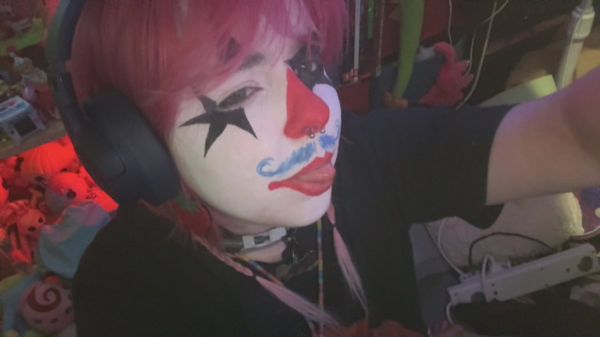 M4NK1SS3R's tweet image. Clown makeup!!
#clown #makeup #tomfoolery