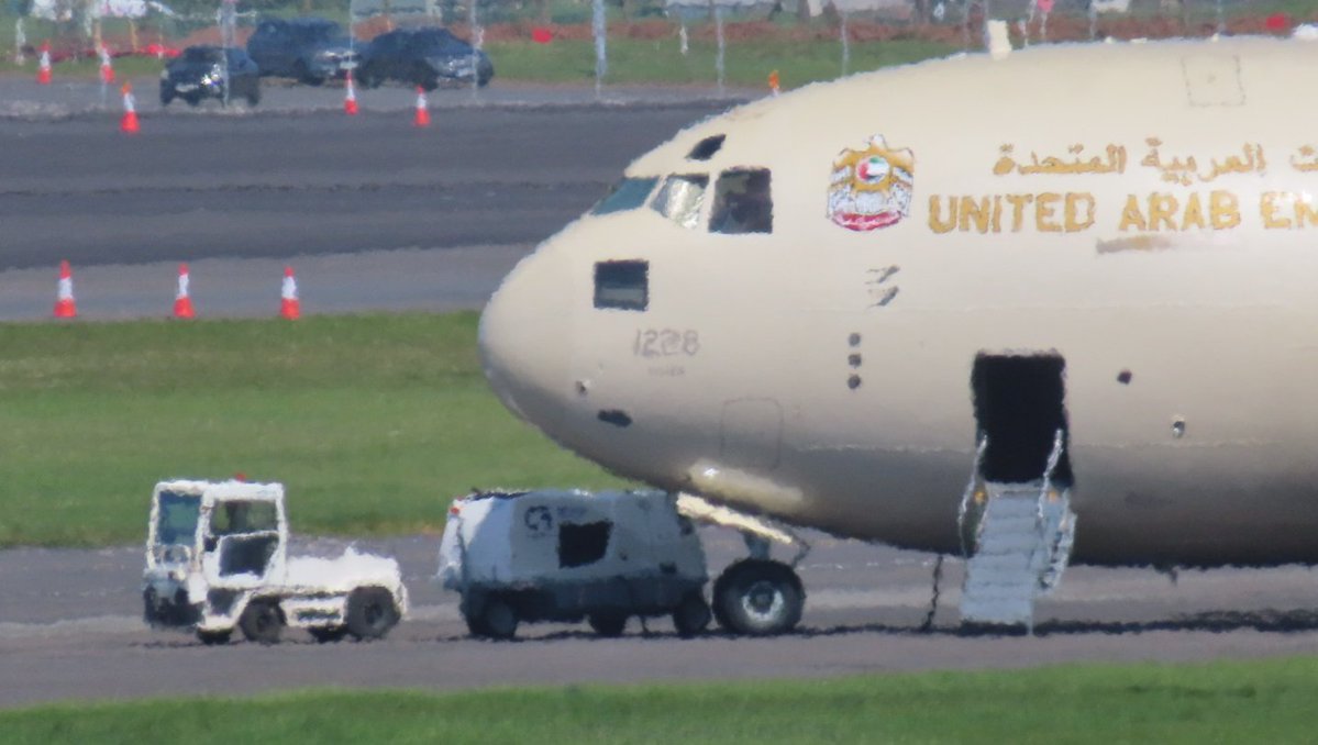 BloodyPolitics's tweet image. Always a pleasure to catch Big Goldie of the UAE Air Force. Haste ye back chaps. 🇦🇪 
#C17 #UAF1235 reg 1228 
#avgeek