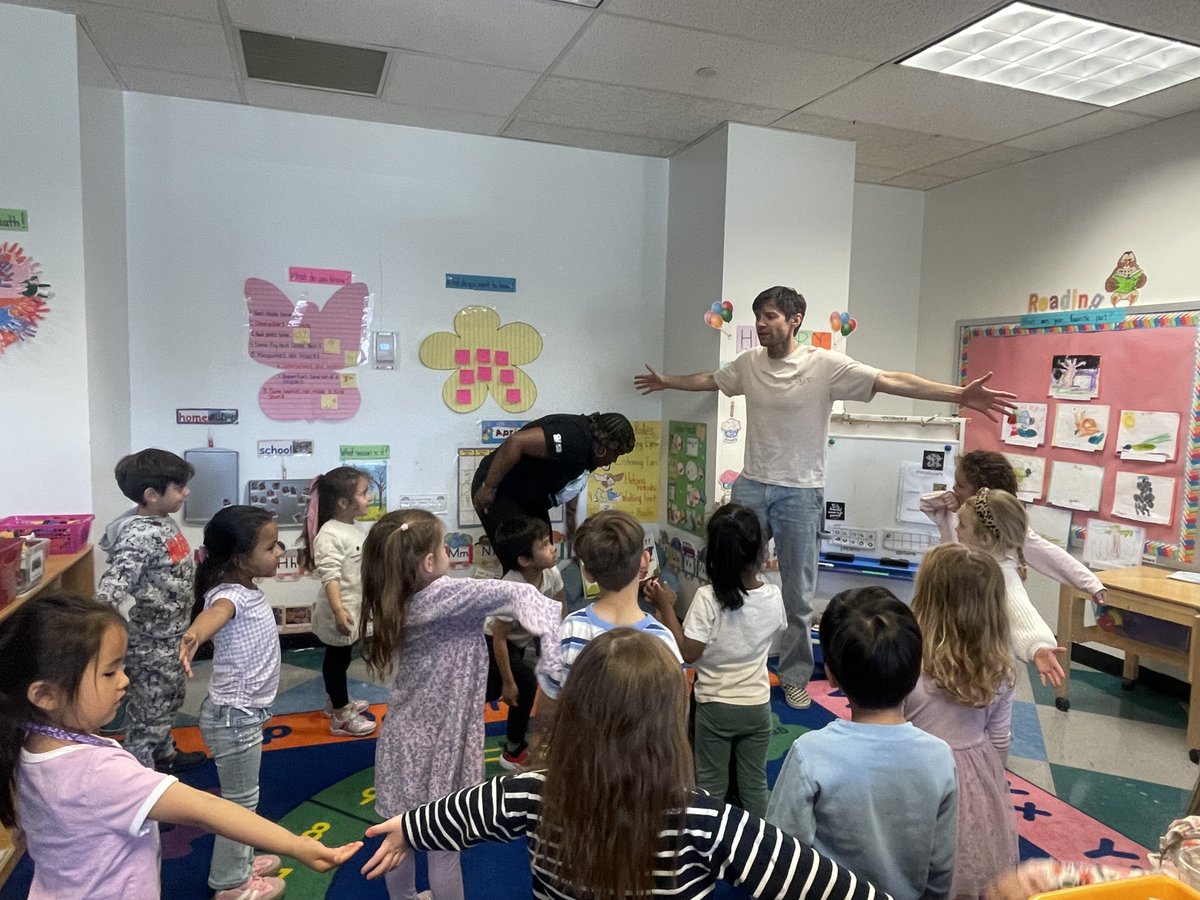 D30PreK's tweet photo. Our students engaged in an interactive storytelling with CUNY CAT.  #prekforall https://t.co/tDG3xOvYC4