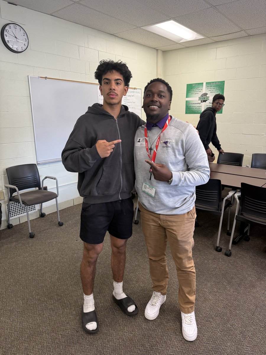 fwisaiah11's tweet photo. Thank you to @Coach_Taylor05 for taking time to come visit and talk to me about @Mckendree_FB . I had a great time hearing about the program and am excited about checking out the camp! 

@OLCHS_football @SidelinePreps @EDGYTIM @CoachBigPete @247recruiting @PrepRedzoneIL @scottybscout @DeepDishFB