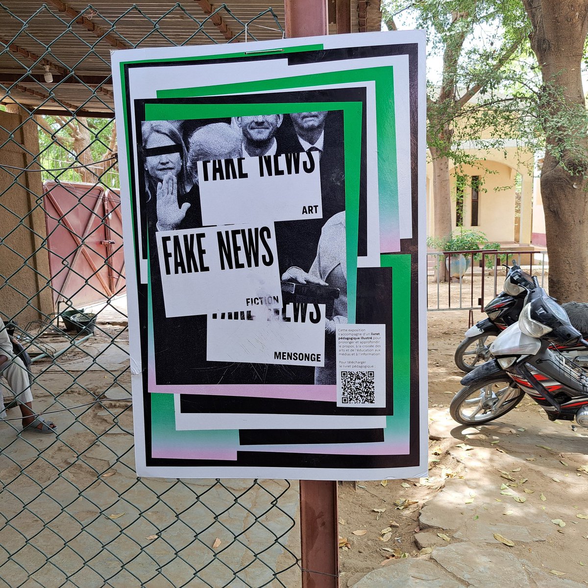 CitizenLabTchad's tweet photo. Ce matin au CCU de Sabangali : une expo choc contre les fa
Au CCU de Sabangali : une expo contre les fake news.
« Épidémie de fake news »
 « Attention aux fake news »
Impossible de rester indifférent.
 Initiative IFT
 On soutient !
@AFRICTIVISTES @YouthCohort @WenakLabstd https://t.co/jJrqcVcPJf