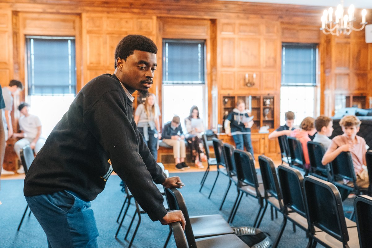 ZMaster_29's tweet photo. Last Tuesday, I was a keynote speaker, and screened @TheMatumbilas at @WillistonNS for 500+ students and faculty for "Why Not Speak Day". Here I am conducting one of the three workshops I did on that day. Always a blessing to have these opportunities. 🤲 https://t.co/XsdjI00UZa