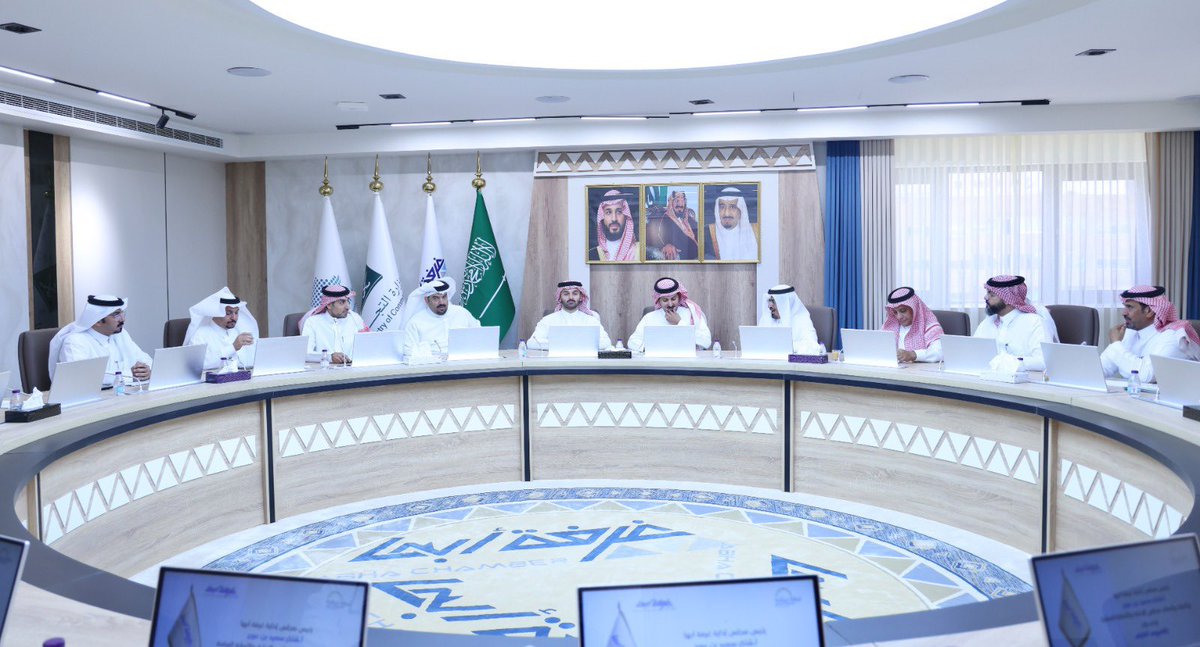 Bisha_cci's tweet photo. زار رئيس مجلس إدارة #غرفة_بيشة أ. جلوي بن محمد آل كركمان، يرافقه النائب الأول أ. مسفر المساعد وعضو المجلس أ. سعيد بن كدسه والأمين العام أ. فايز اليتيم، #غرفة_أبها،حيث التقى برئيسها أ. شاكر بن عوير وأعضاء مجلس الإدارة.
وتأتي هذه الزيارة لتجسد عمق الشراكة الاستراتيجية بين الغرفتين. https://t.co/dRihYHiQ3E