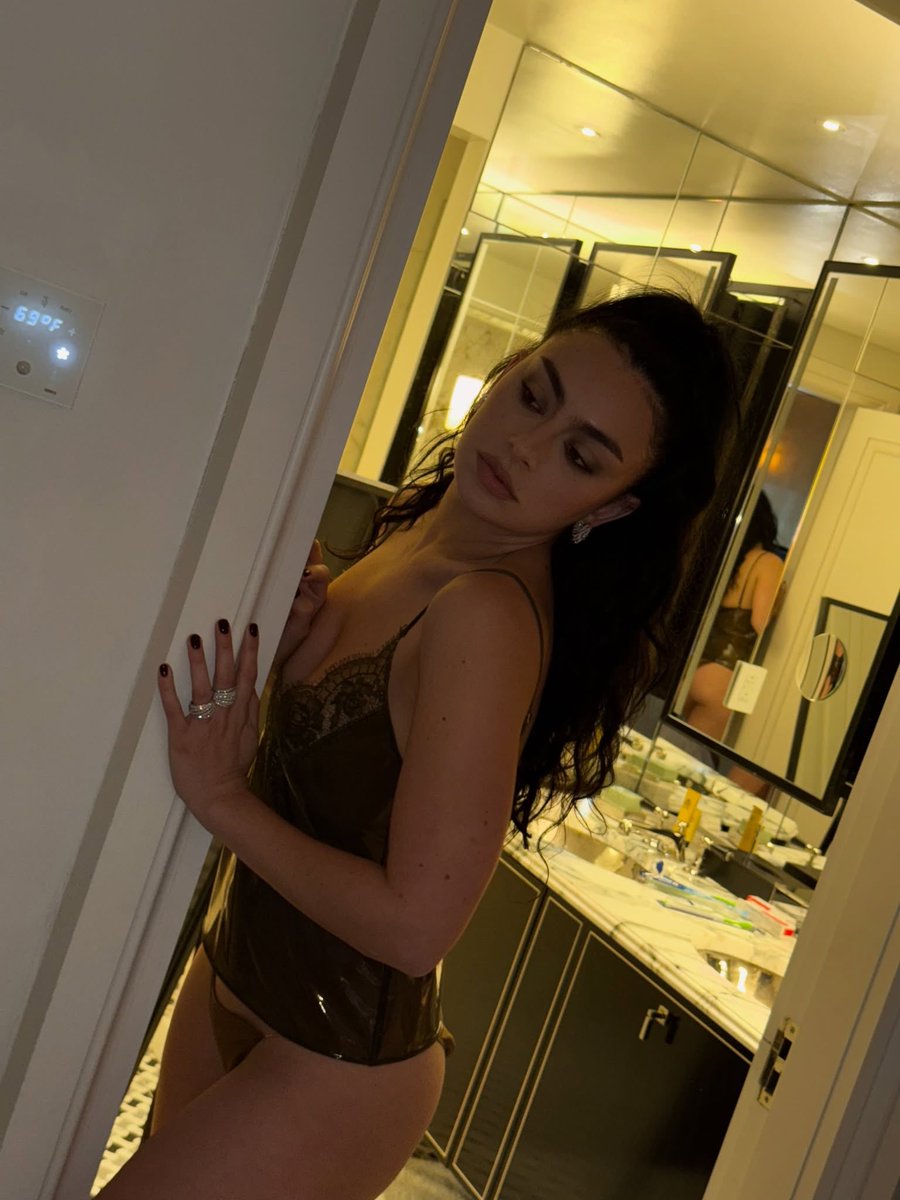 sophia tweet media