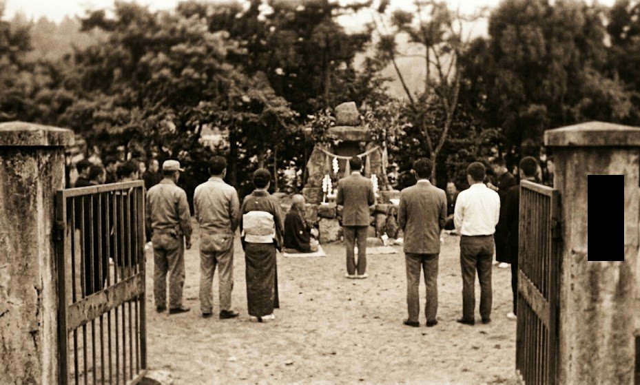 tinybuginlife's tweet photo. 『廣畑龍希』部門
【一枚の画像・写真で完結するホラー】

「　和　　年　遠渓　　学校　塞守分祀祭事執行記念」 https://t.co/bhtKKywQJP