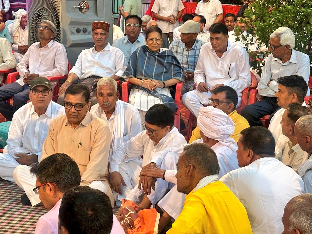 yadavsantosh23's tweet image. आज माजरा खुर्द, महेन्द्रगढ़ में डाॅक्टर बिरेन्द्र सिंह यादव जी के बेटे डॉक्टर विपिन यादव के लग्न समारोह में पहुँच कर परिवारजनों को बधाई एवं शुभकामनाएं प्रेषित की। 
#happy #wedding #bestwishes #happymarriage