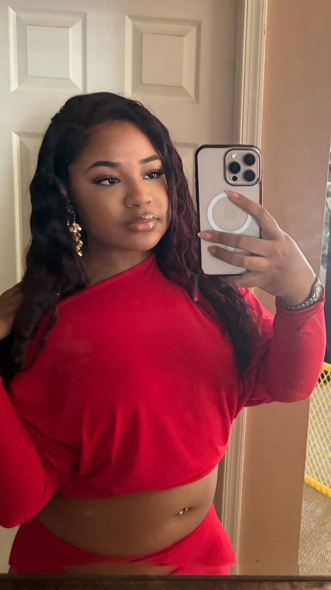 ur dream girl tweet media