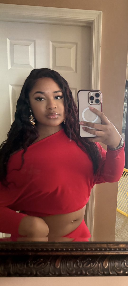 ur dream girl tweet media