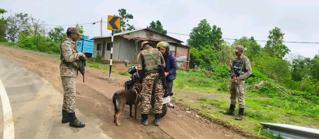 digopsimp's tweet image. #CRPF,
Units of Range Imphal, Manipur, established Naka&amp;amp; Mobile Check Post, demining roads and area domination at different strategic places in Manipur. CRPF remains dedicated to ensuring peace and stability in Manipur.
@HMOIndia 
@crpfindia
@mnp_2018
@northeast_zone