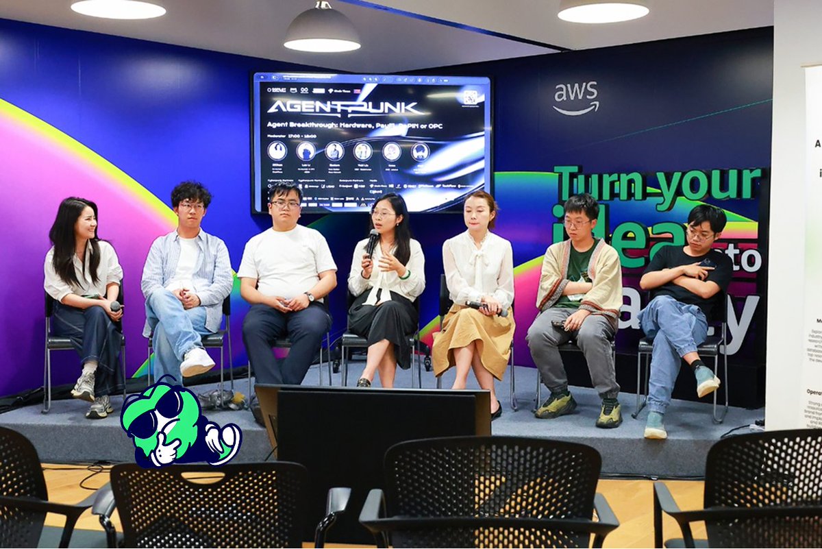 AEON_Community's tweet photo. 🇭🇰Great conversations at AI AGENTPUNK SUMMIT Hong Kong.

AEON CTO Leo @alohaleonardox joined the panel on Agent Breakthroughs, sharing why settlement may be the missing layer of AI adoption. He shared how AEON powers the #agenticeconomy with open AI-native standards supported, seamless settlement, and access to 50M+ real-world merchants.