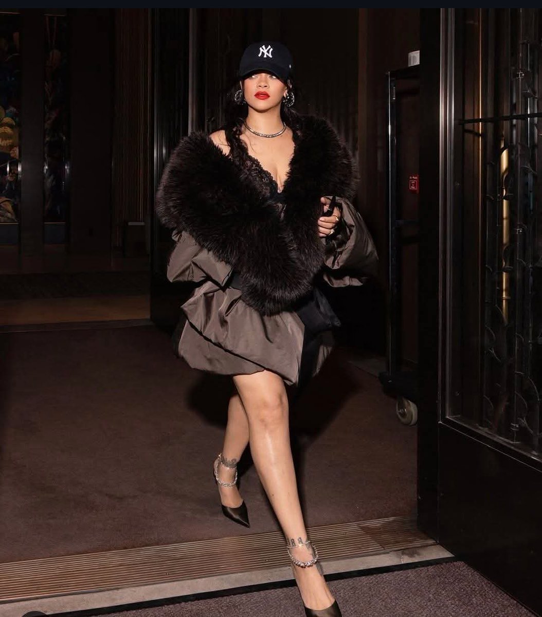 RIHANNA IS IN NEW YORK 🚨 
#MetGala