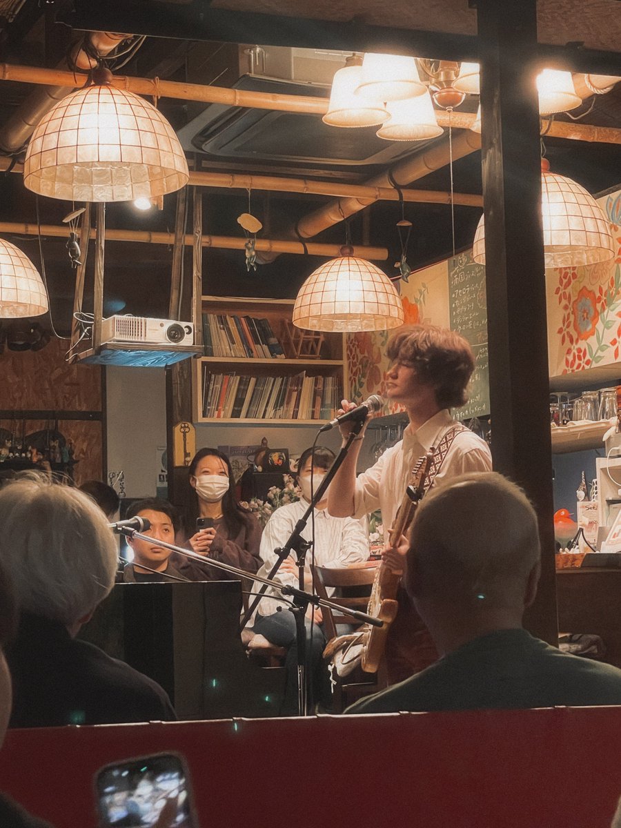 harrytpope's tweet photo. The show in Osaka @Bambooclubtemma Saturday 4th April was super fun- funny too.

What stayed with me from this show was the people- from the hilarious and lovely crew, Rumi and Kei, to the moving interactions I had with audience members.

It reminded me how lucky I am to do this. https://t.co/LmNOzCJycZ