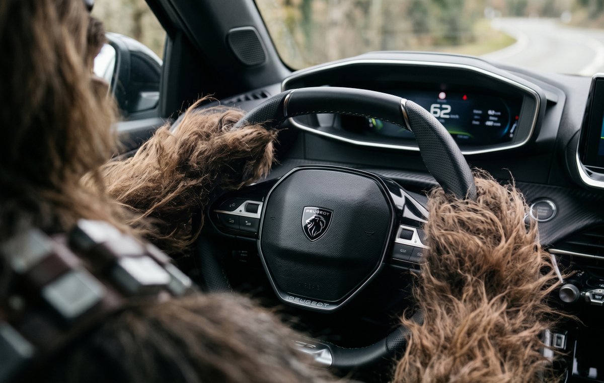clicars's tweet photo. Menciona ese amig@ que querría ser copiloto en este coche reacondicionado de Clicars 🤩

#maythe4thbewithyou #StarWars #StarWarsDay #DíadeStarWars https://t.co/RuHaZzFFh0