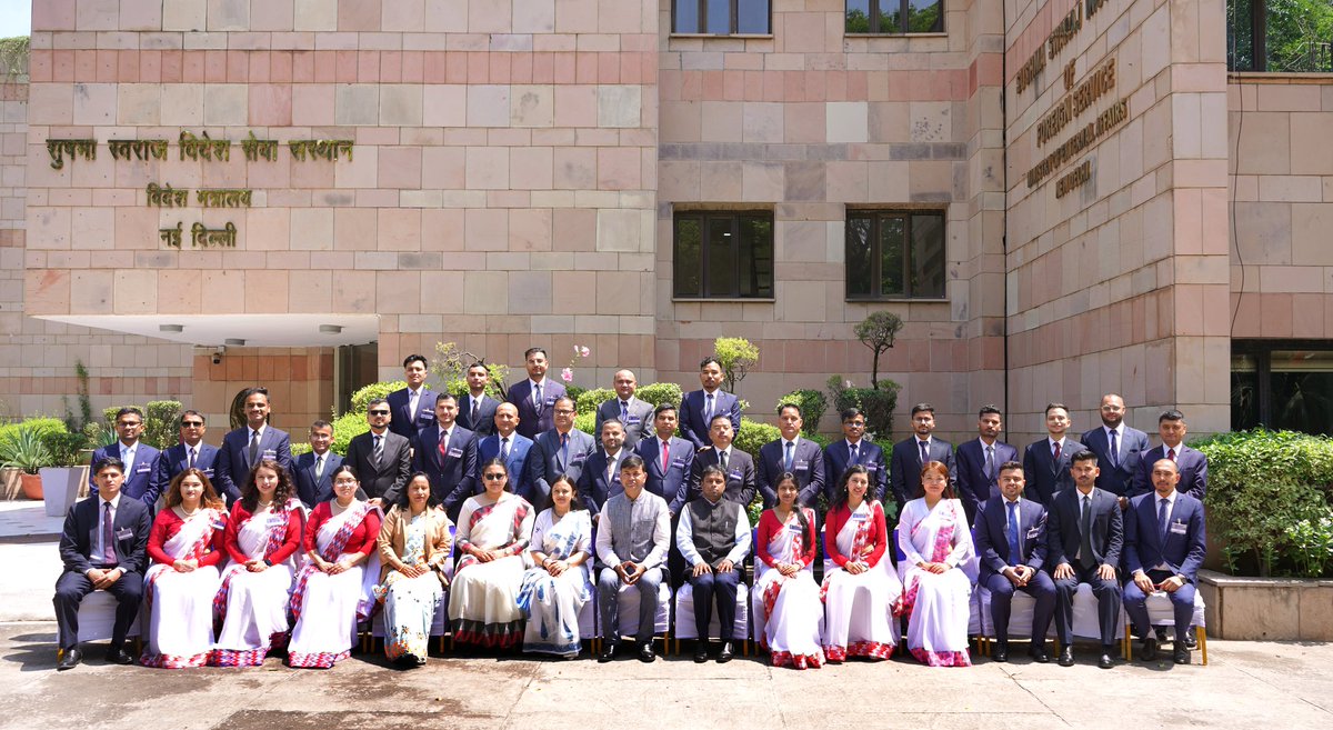 SSIFS_MEA's tweet photo. The Special Course for Diplomats from Nepal was inaugurated by Amb Raj Kumar Srivastava, Dean(SSIFS) at @SSIFS_MEA today. 35 diplomats are participating in the 10 days program. In the inaugural session,
Amb Srivastava talked about diplomacy &amp; gave an overview of SSIFS. https://t.co/xlTjadI7Ak