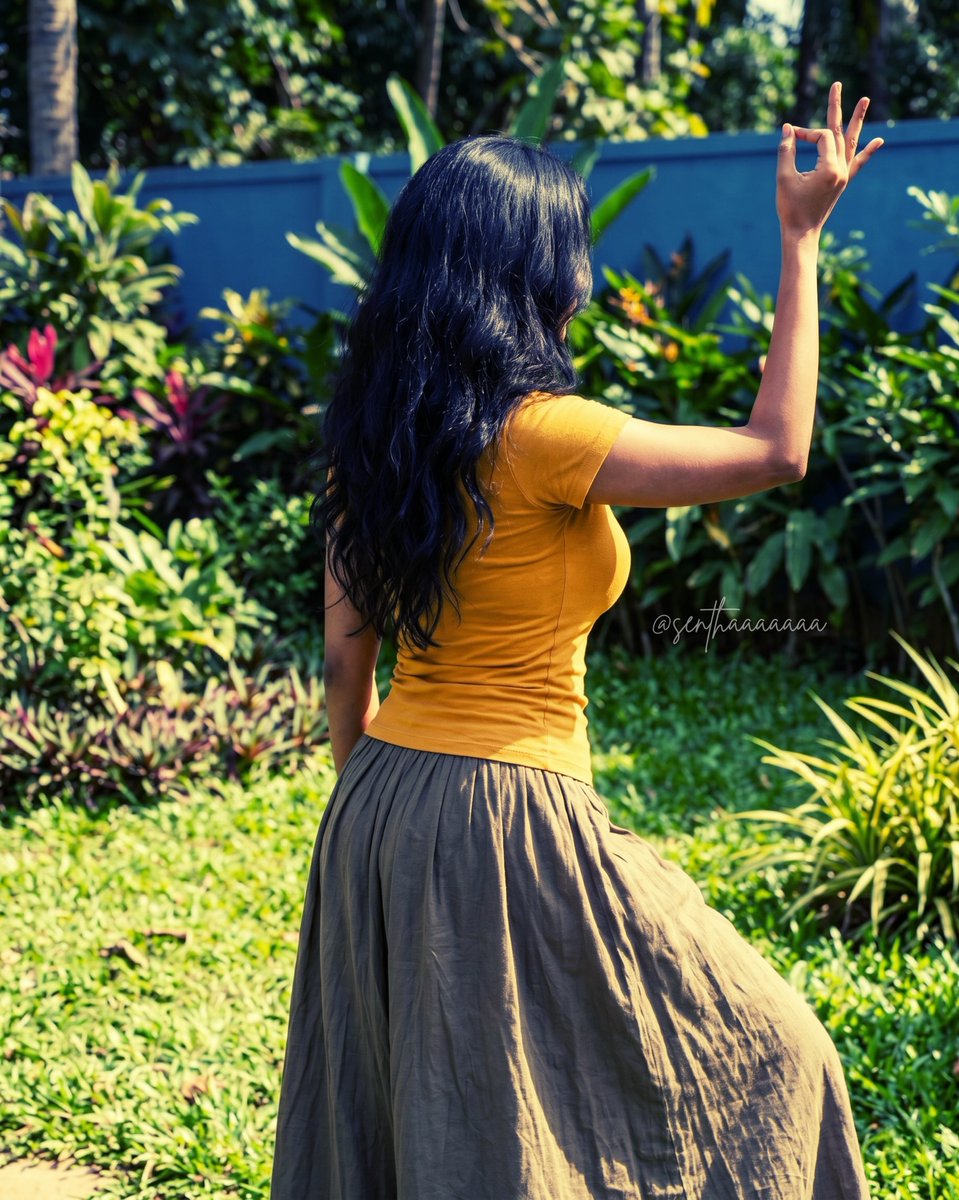 Jananivenkat4u's tweet photo. She is a butterfly in the garden 🥵 https://t.co/JwwhHT1Szo