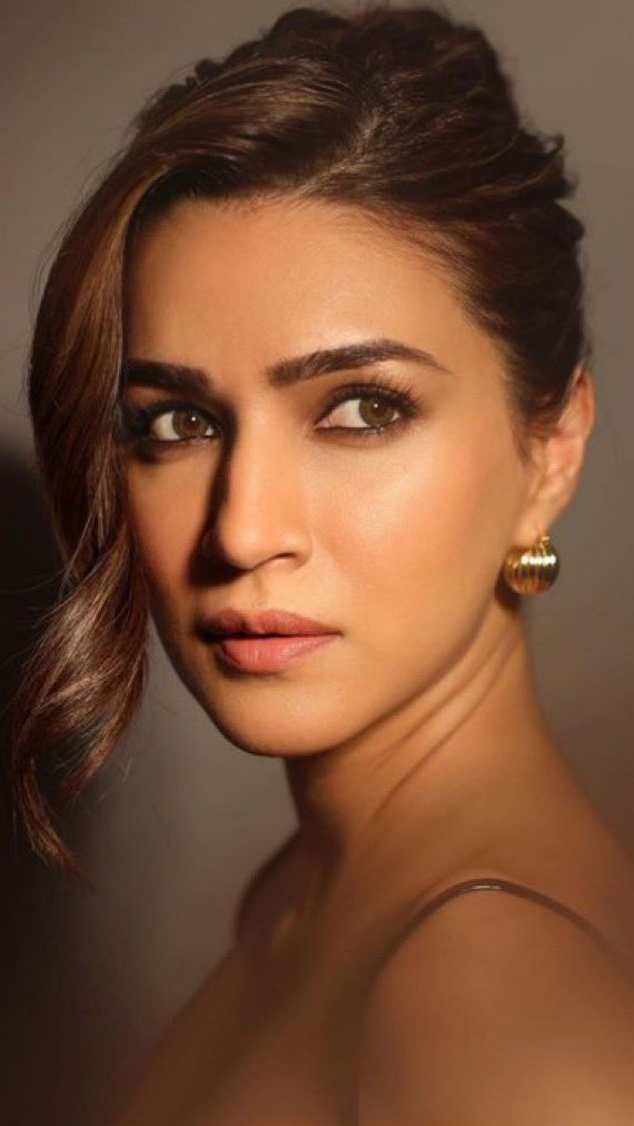 muthalbo's tweet image. Kriti Sanon  #KritiSanon