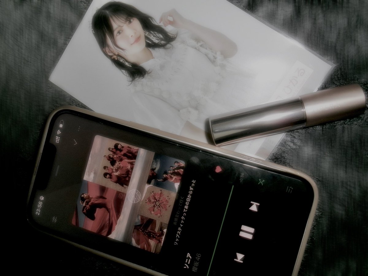 いず tweet media