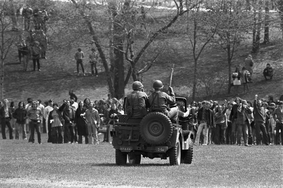 AlternateHist1's tweet image. #tweetfromalternatehistory #whatif by @JeffProvine 1970 #OnThisDay in #alternatehistory Students Fight Ohio National Guardsmen during an anti-Vietnam War protest at Kent State University
thisdayinalternatehistory.blogspot.com/2015/03/may-4-…