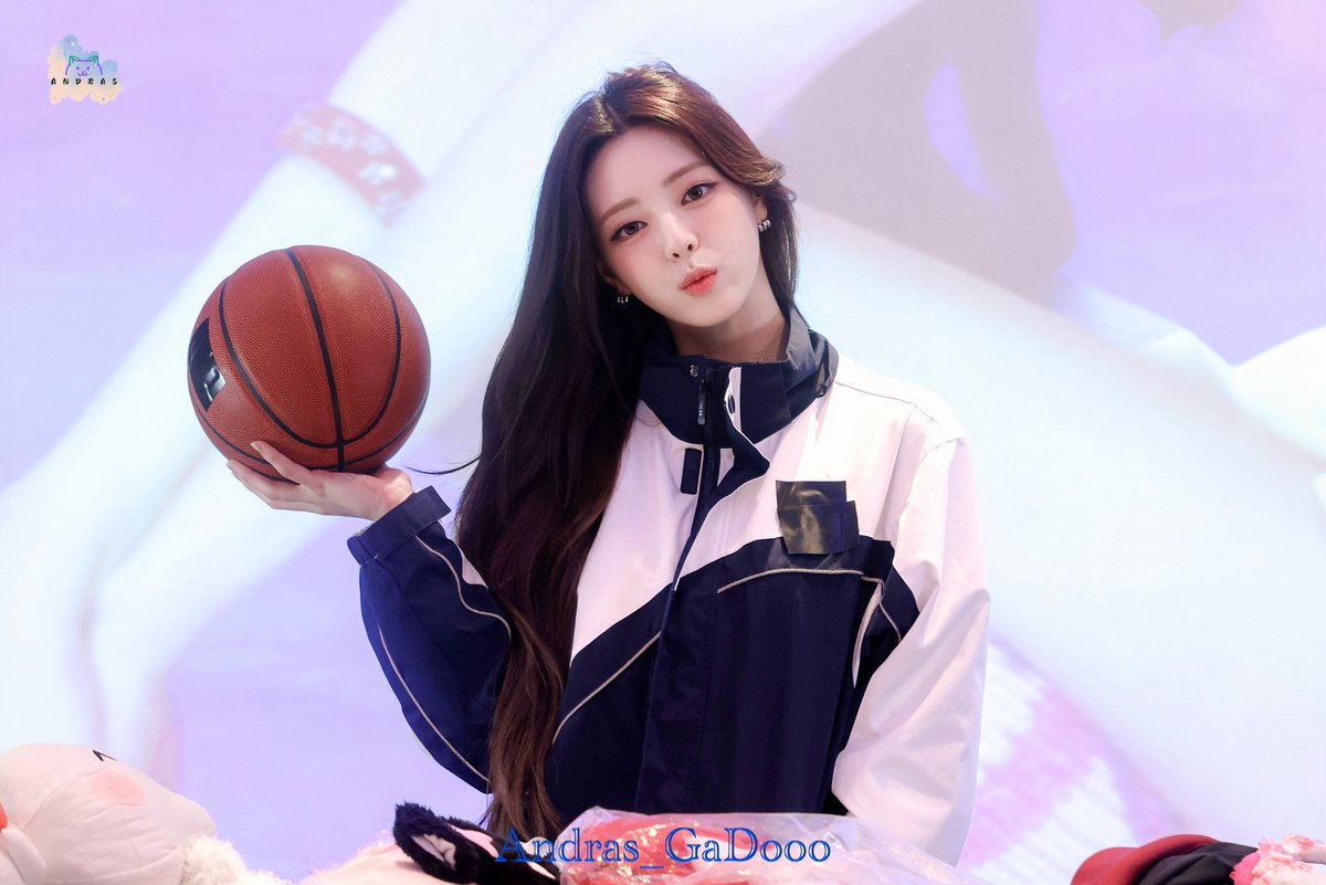 Andras_GaDooo's tweet photo. 260502 Ice Cream Hong Kong Fansign

#유나 #YUNA #ユナ #있지 #ITZY https://t.co/mwBqHUfgI7