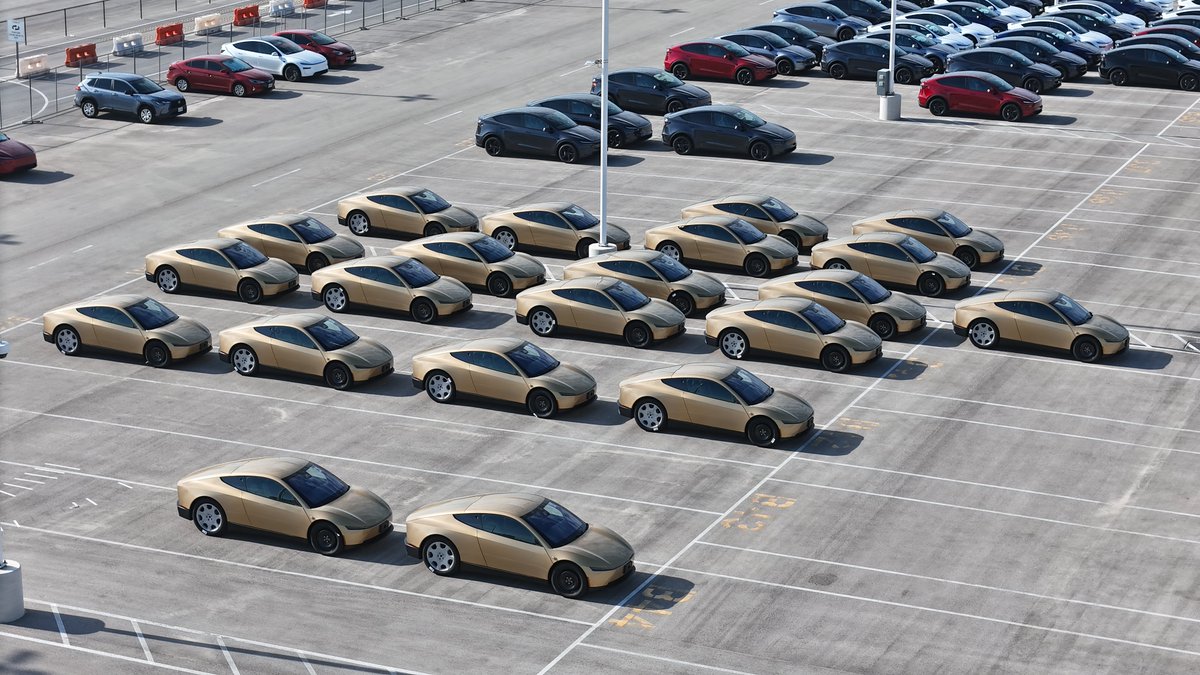 The Tesla Newswire tweet media