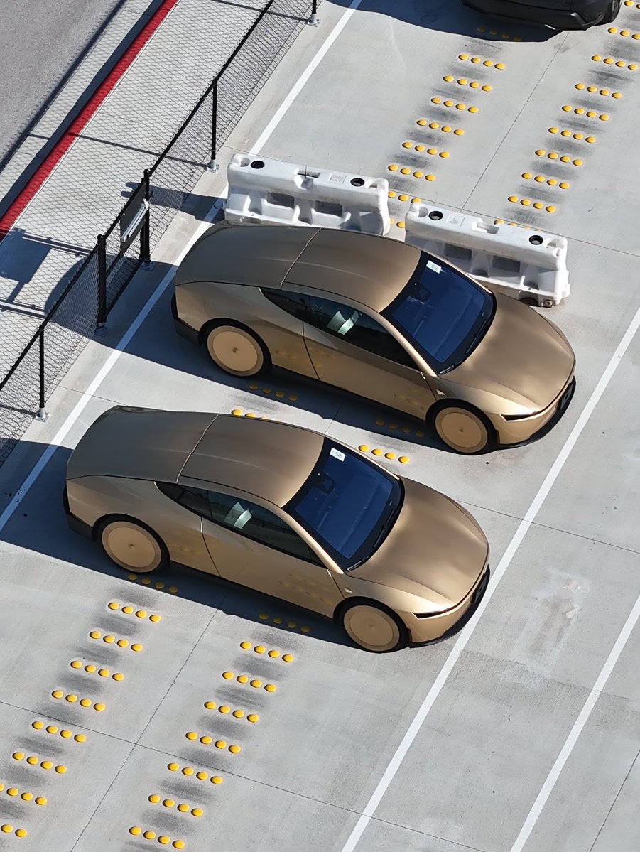 The Tesla Newswire tweet media