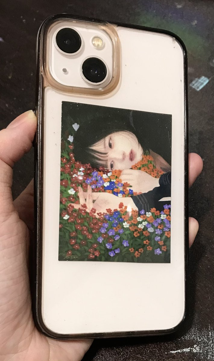 名刺はiPhoneの裏に挟むとcute＆cool