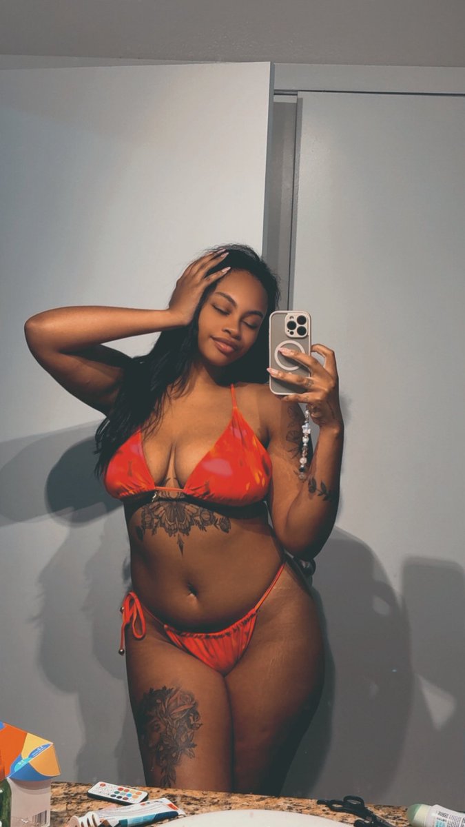 sxnnasable's tweet photo. free 7 day trial to my 🌶️🪭 ends on friday!! run it up. 

https://t.co/gHFQzuDWle https://t.co/WrhBMFpeix