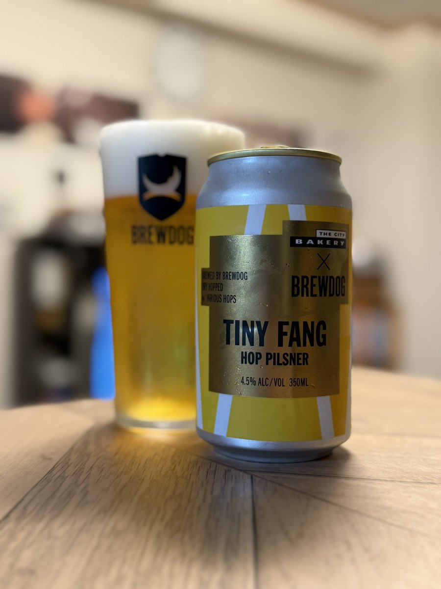 Ryota_bartender's tweet photo. BREWDOG × THE CITY BAKERYタイニーファング

Style：ピルスナー
ABV：4.5%
IBU：-
Hops：-

ベーカリーとBREWDOGのコラボビール。
パンと合わせることを目的とし、ホップ香りつつも穀物感も残っており、スッキリとした味わい。
パンだけじゃなく様々な料理に合わせやすそう。 https://t.co/A8P4LUV4Sm