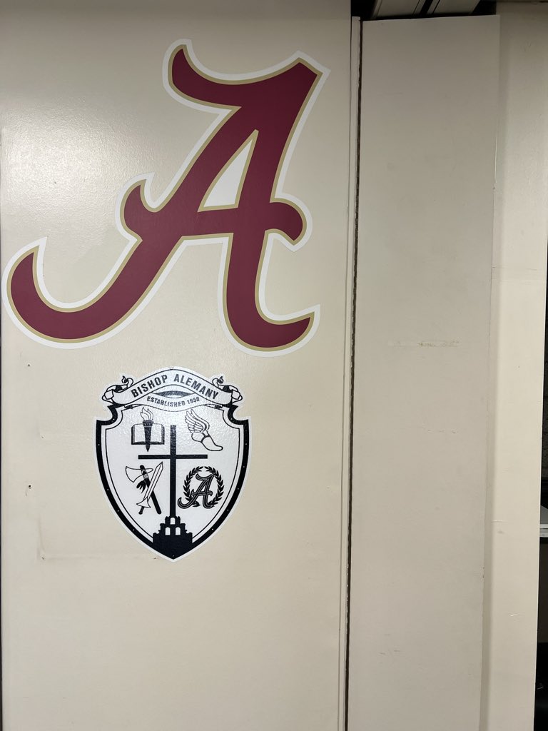 CoachM_Justin's tweet photo. @ESportsTrott And I Thank @Dkeyes2 For Your Time And Your Hospitality @AlemanySports @AlemanyFootball ! https://t.co/zH2LJcoAWX