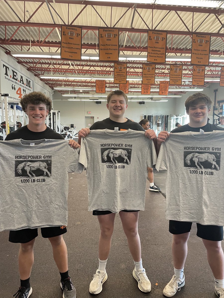 TupperCoach's tweet photo. #HorsePowerGym #1000lb Club BColgate Frosh Lrob Senior SPiton Junior!! WE ARE LP!! CleanSquatDead https://t.co/8g4UfjK5sH