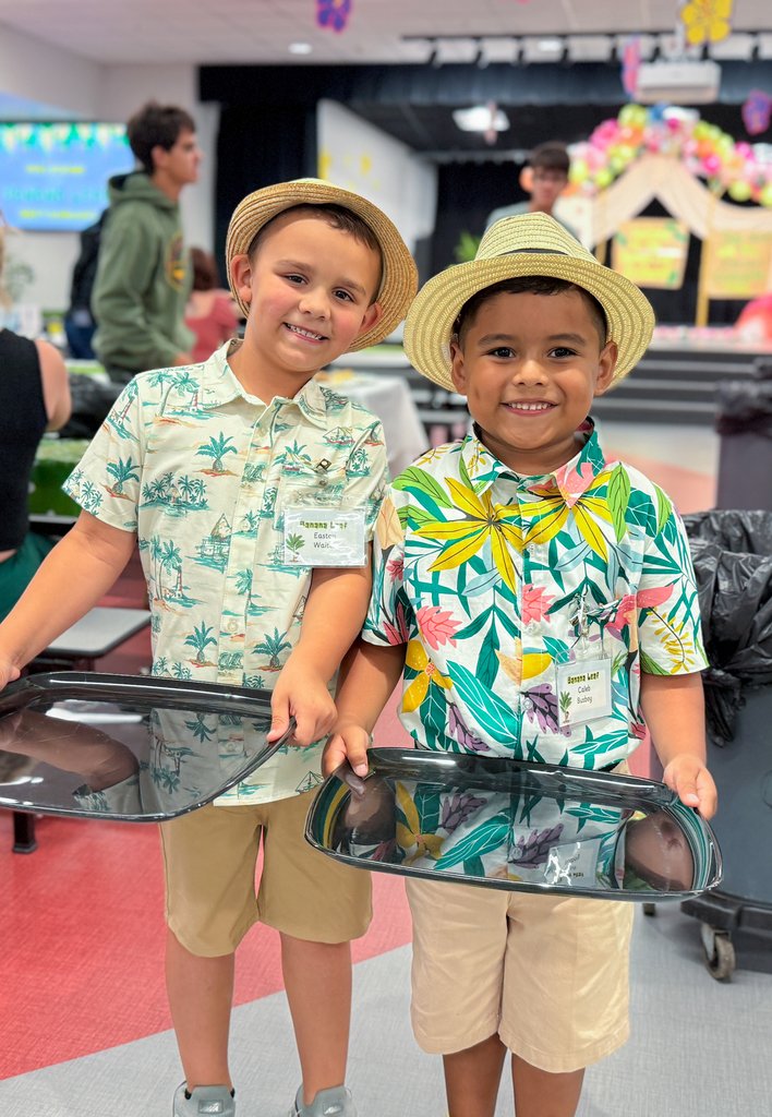 Manateeschools's tweet photo. At Tara Elementary School, one special tradition continues to leave a lasting impression on both hearts and taste buds. Learn more about the Banana Leaf Restaurants hands-on learning experience at https://t.co/xswhQTXrir #ManateeSchoolsGoodNews https://t.co/W1mcqFe8AK