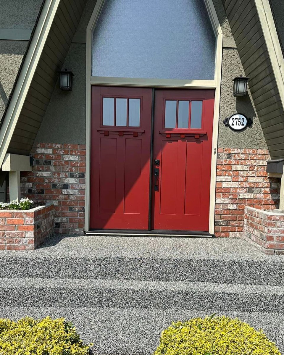 BCecopaving's tweet photo. We love a cute painted door and a rubber paved entrance. ❤️

We updated the old brick pavers on the sides of the home too, making for sweet strolling all the way around the home. 🏡 https://t.co/ugEBRUgCsv