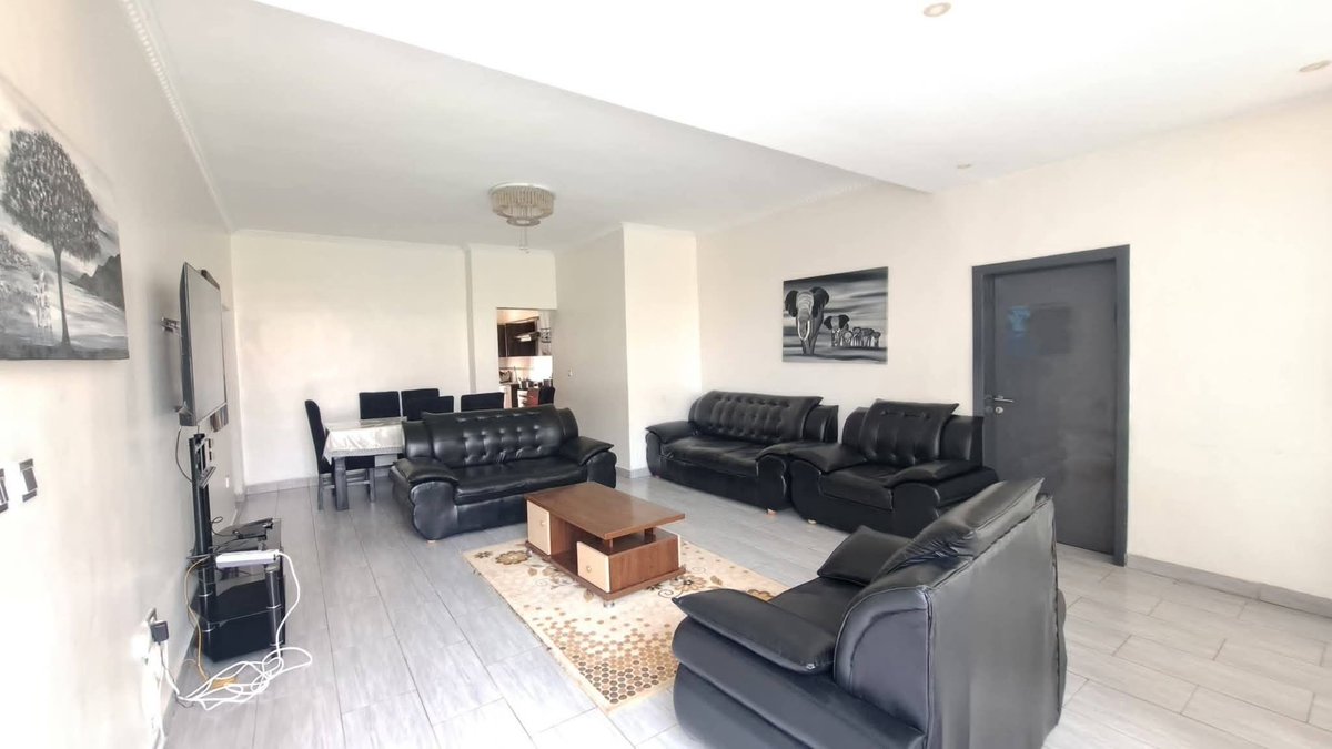 HouseInRwanda's tweet image. 🏠Kigali Fully Furnished House for Rent in Gacuriro🆕 

💸Price: 1,450,000 RWF /month
🛏️Bedrooms: 3
🛀Bathrooms: 3
👍Furnished: Yes
🛋️Enough Parking Space

For further details:👇houseinrwanda.com/property/rent/…

#house #rent #kigali