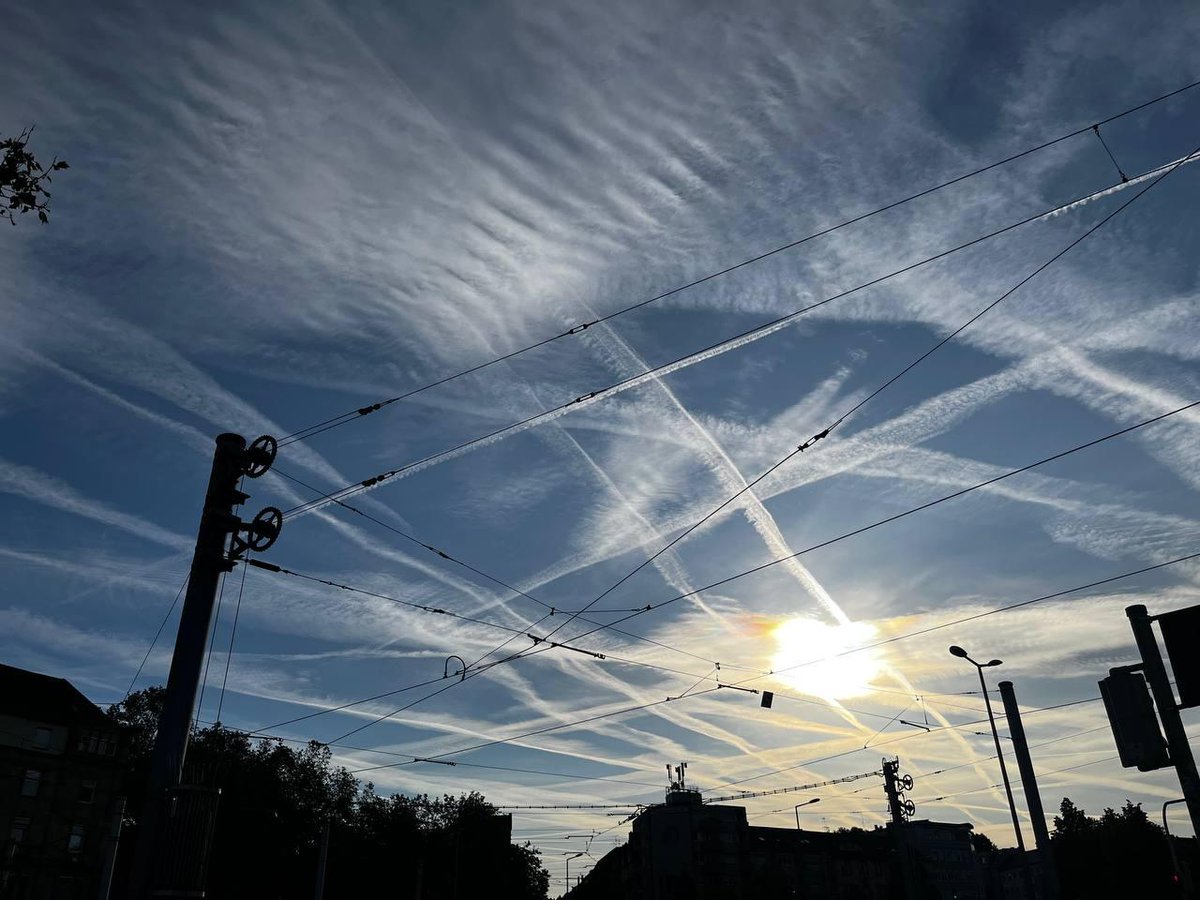 Mathias73901401's tweet image. Hier ist nun alles an #Geoengineering ☠️wie #Chemtrails ✈️, #metallischer_Halo_Ring &amp;amp; #HAARP 📡am Mannheimer #Himmel am 04.05.2026 vertreten!🤮

Wer da noch von einem #völlig_normalen_Himmel sprich, dem ist nicht mehr zu helfen!😰

Leute, aufwachen, es geht um eure #Gesundheit🙏