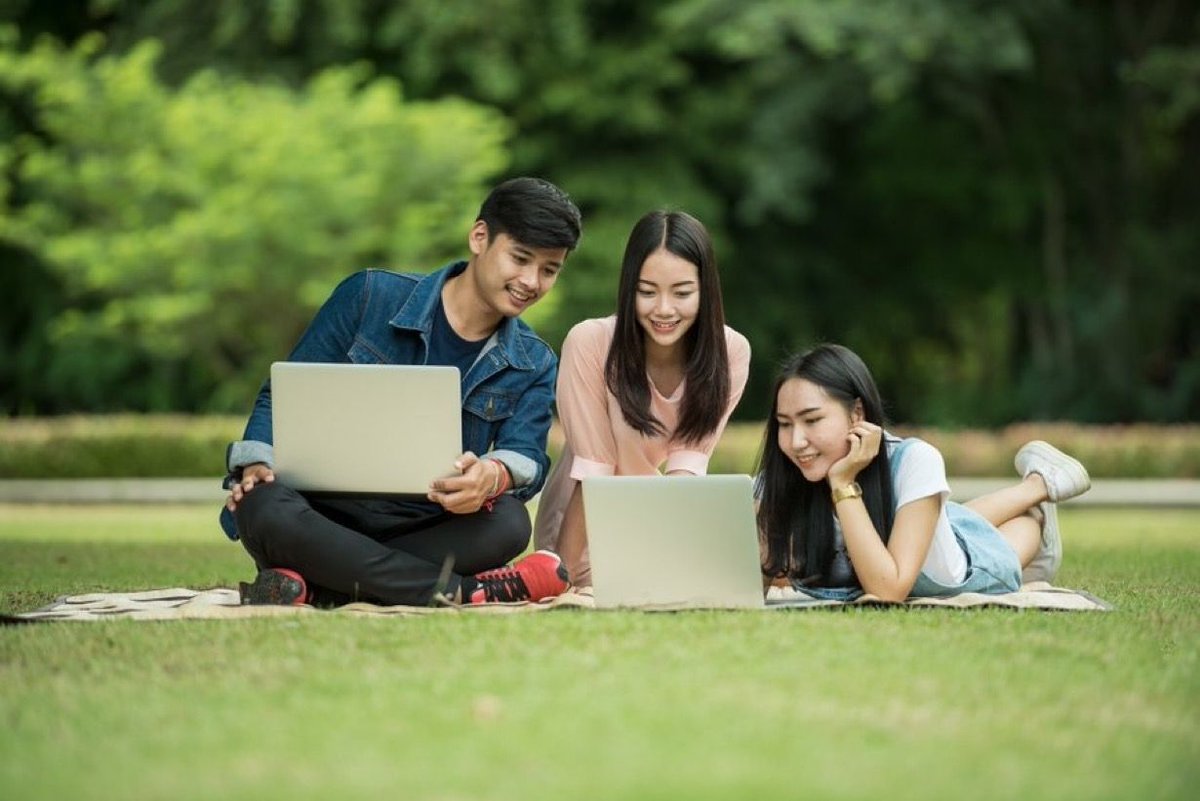 ETSIDI_UPM's tweet image. 📢 ¡Sigue abierto el plazo para solicitar las #Becas de ayudas al estudio del @educaciongob!

🎓 Dirigidas a estudiantes universitarios y no universitarios
📅 Plazo: hasta el 18 de mayo
🔗 becaseducacion.gob.es
#somosupm #estudiantes #becas