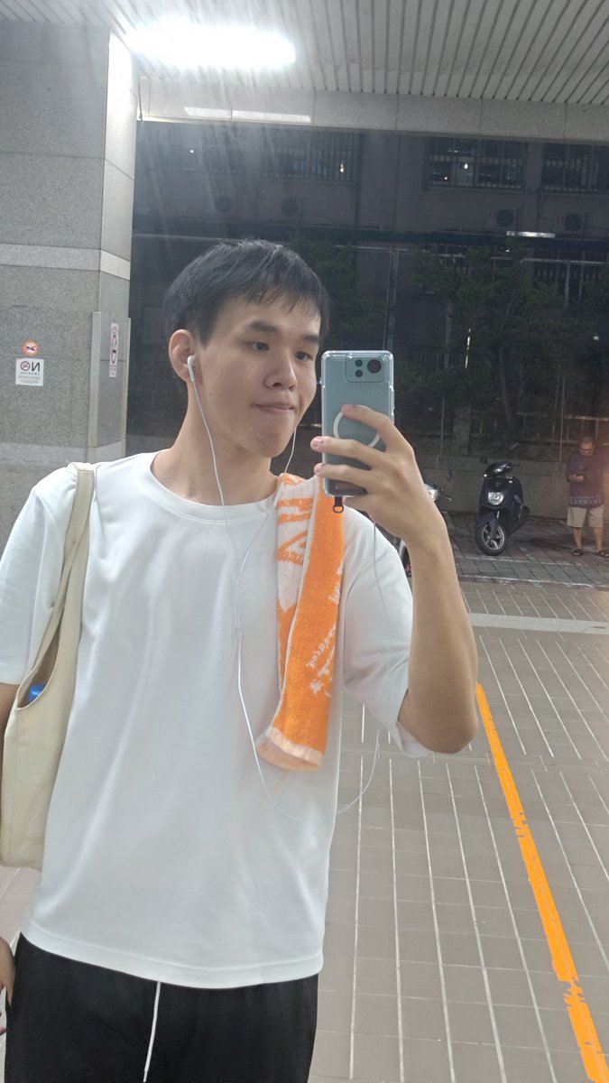 jantelope_'s tweet photo. 以為下巴是鋤頭

其實有時候還蠻希望朋友不要脫單的因為我很依賴他們🥹 https://t.co/Rbfoc0hZTe