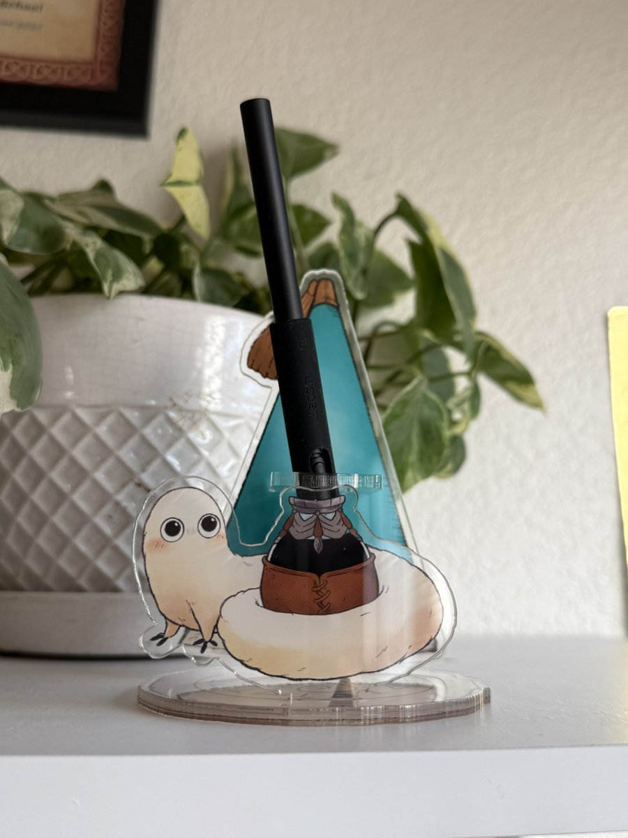 lavabun's tweet photo. Restocked my brushbuddy pen holders! Link below 🥹❤️
 #Δ帽子 #witchhatelier https://t.co/lstzMmtc6C