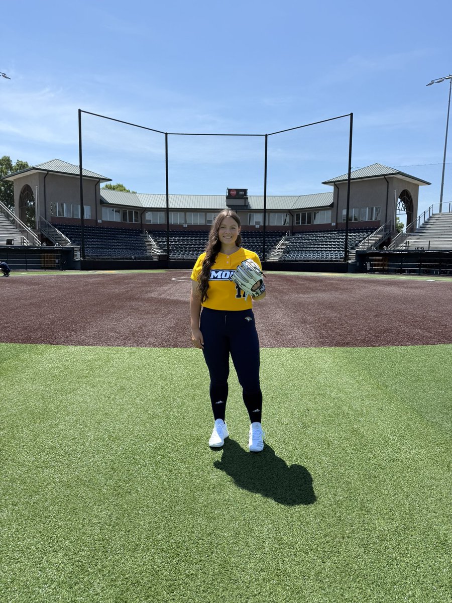 16Kelseysmith's tweet photo. Counting down the days🐤✨⏱️ https://t.co/RgscUIC10q