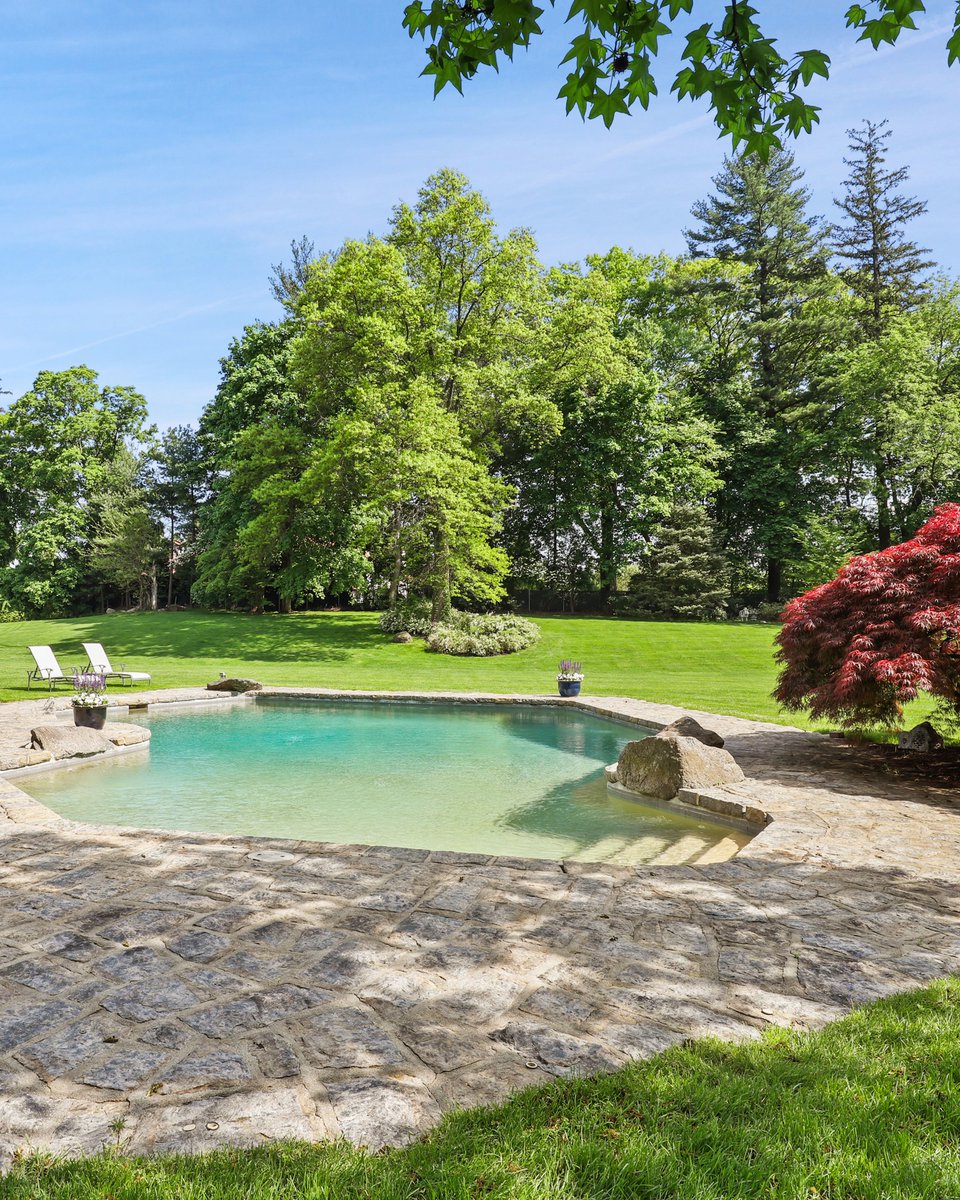 WendyAlper's tweet photo. Just listed in Purchase ✨

Welcome to 9 Meadow Lane—where timeless elegance meets modern luxury.

9 Meadow Lane, Purchase NY
5 Beds
6/1 Baths
Offered at $5,495,000

Comment “LINK” for the full details! https://t.co/FZEl6NzV0F