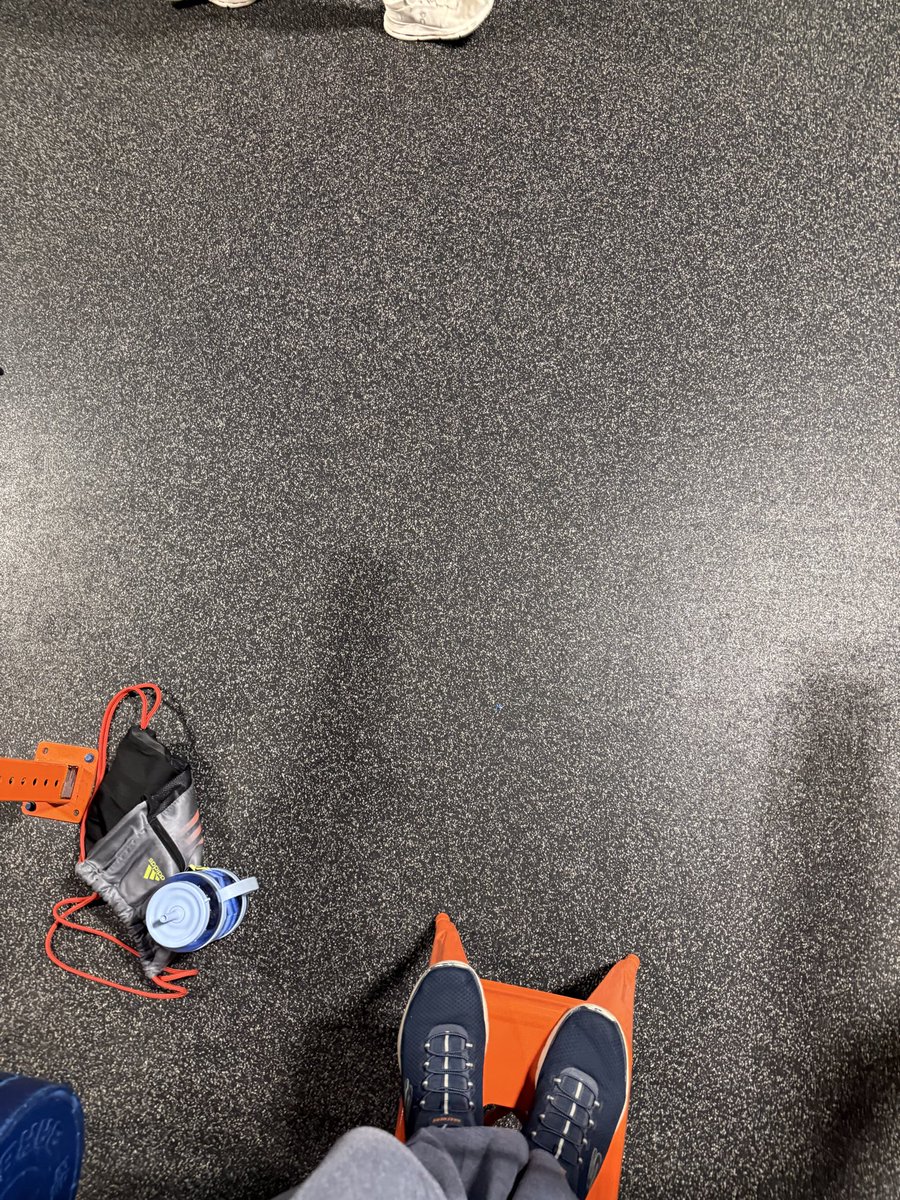 razzykcal's tweet image. Yes, im using versa gripps for my hanging leg raises, my grip would fail before my abs otherwise, sue me. I’ll do my reps the step back onto this stool and unwrap. I do separate forearm training #DontWorry