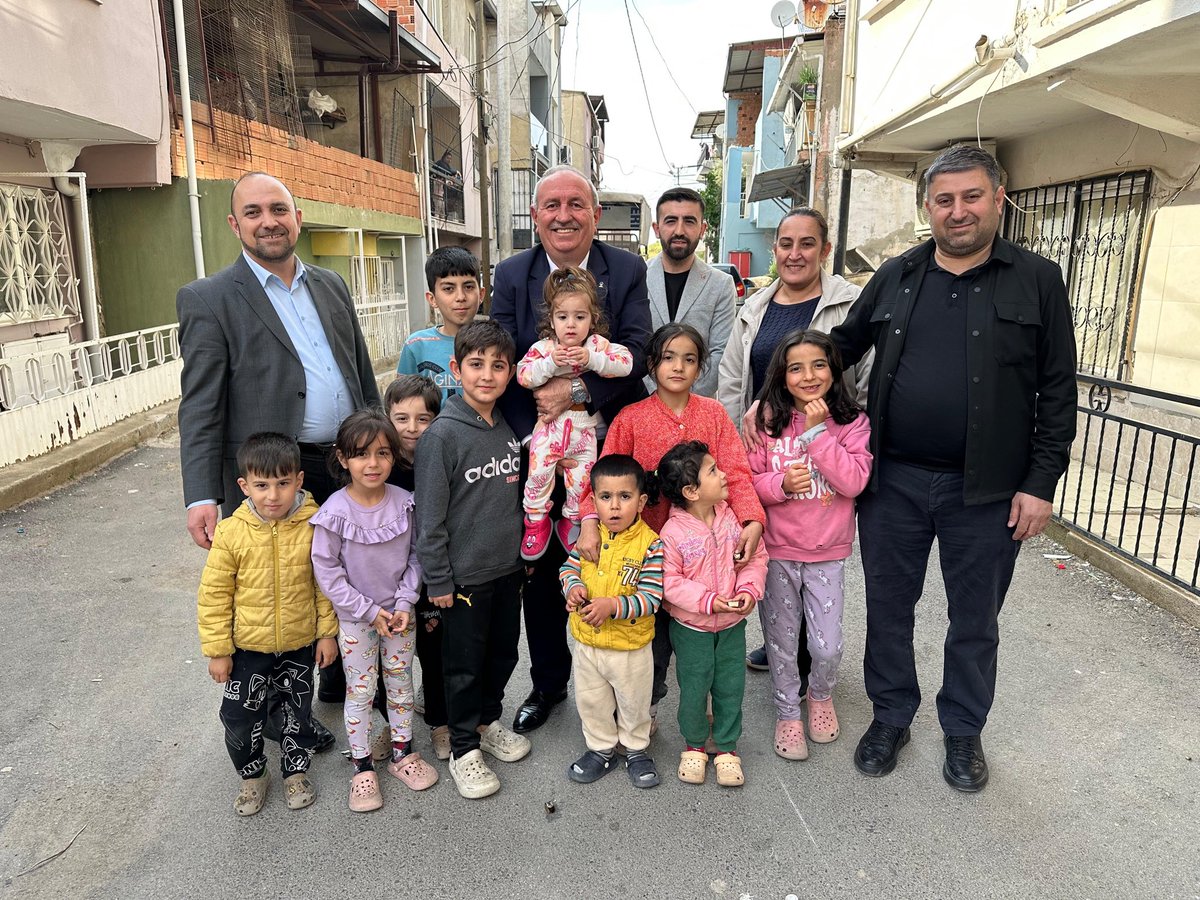 📍Hane Ziyareti 

Abdi İpekçi mahallemizde
 hane ziyaretlerimiz esnasında, mahalle sakinleri ve çocuklarımızla bir araya gelmenin mutluluğunu yaşadık. 
Vatandaşlarımızla hasbihâl ederek, dertleriyle dertlenmeye çalıştık.

#AkPartiMilletimizinHerDaimYanında