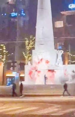 GeertwWild12909's tweet image. Daders 1 2 en 3 in beeld op de dam. Wie heeft die beelden gemaakt en waarom heb je de politie niet gebeld? @vandaaginside @Nieuwsvandedag_ @RTLnieuws @NOS #dam