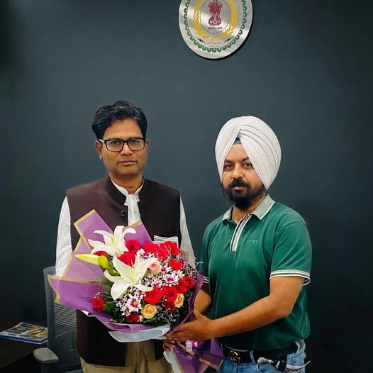 bhhupender's tweet photo. My heartiest congratulations to the Honorable Cabinet and Finance Minister, Shri O P Chaudhary ji (@OPChoudhary_Ind ), on the Bharatiya Janata Party’s historic landslide victory today! @BJP4India @BJP4CGState https://t.co/Sgx7vaKXju