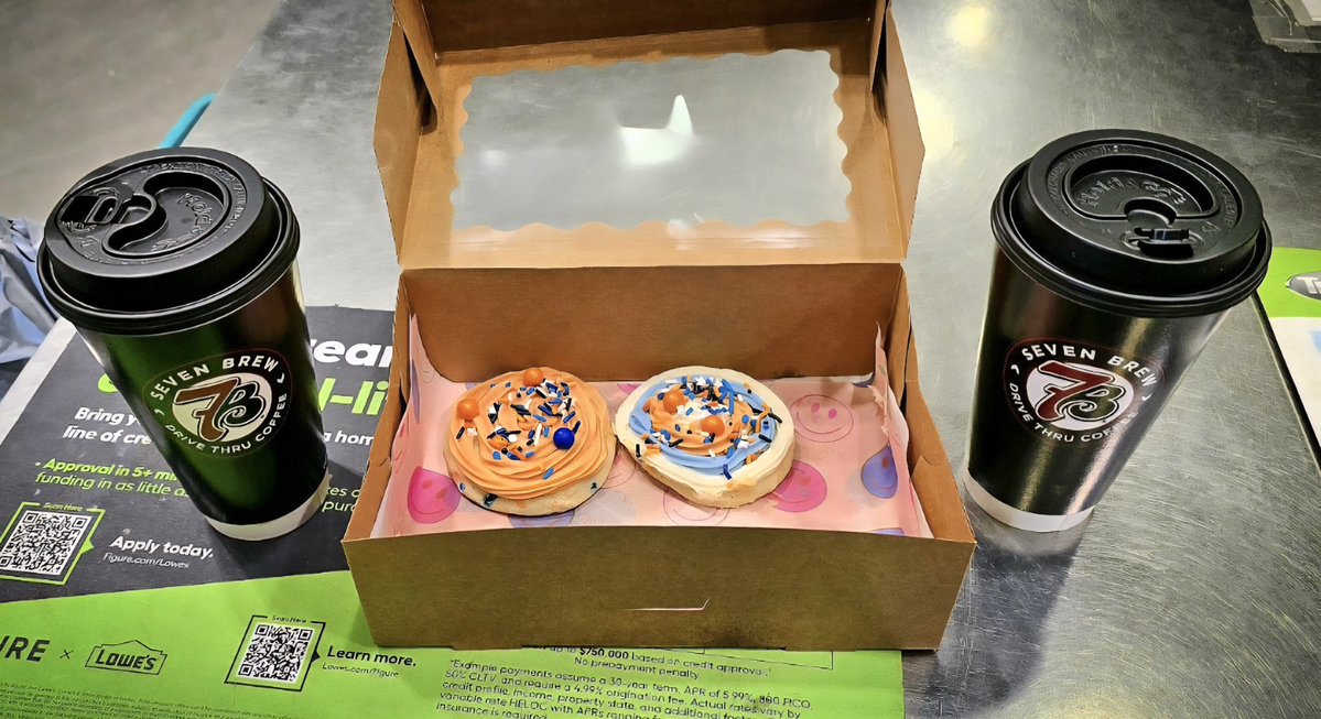 Trebuy681's tweet image. Best way to start the week... ☕️🍪☕️🍪☕️🍪☕️ #Coffee #Cookies #SevenBrewCoffee